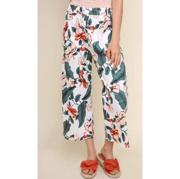 FINAL SALE 🆕🌿HIGH WAIST FLORAL PANT🌿 - Picture 1 of 5